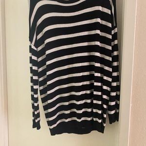 Black and white forever 21 sweater